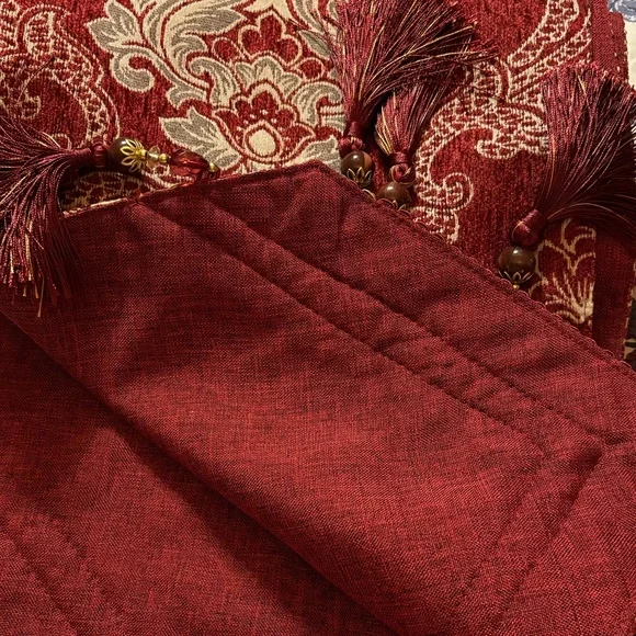 TABLE-RUNNER High end Tassels Beaded Burgundy Gold Fall Holiday Elegance NWOT - Picture 4 of 7